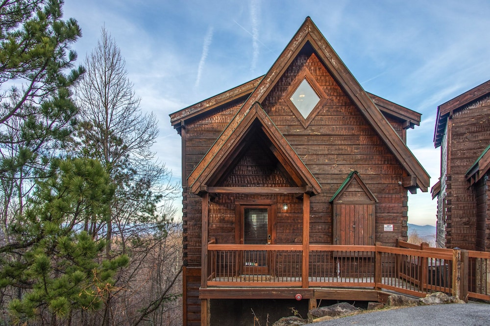 Little Cub Retreat - Private Hot Tub & Indoor Pool