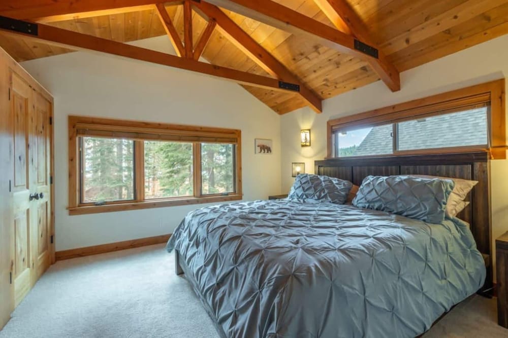 Henderson by Avantstay Lake View! Walk to Beach, Garwoods More! - Property Image 18