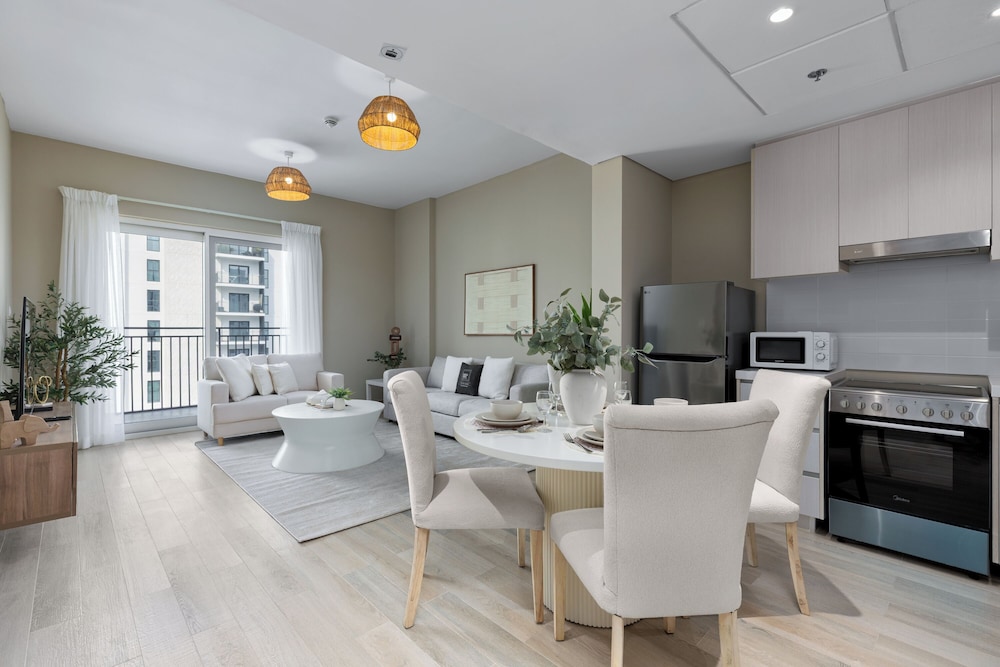 Maison Privee - Modern Hideaway w/ Canal Views on Yas Island