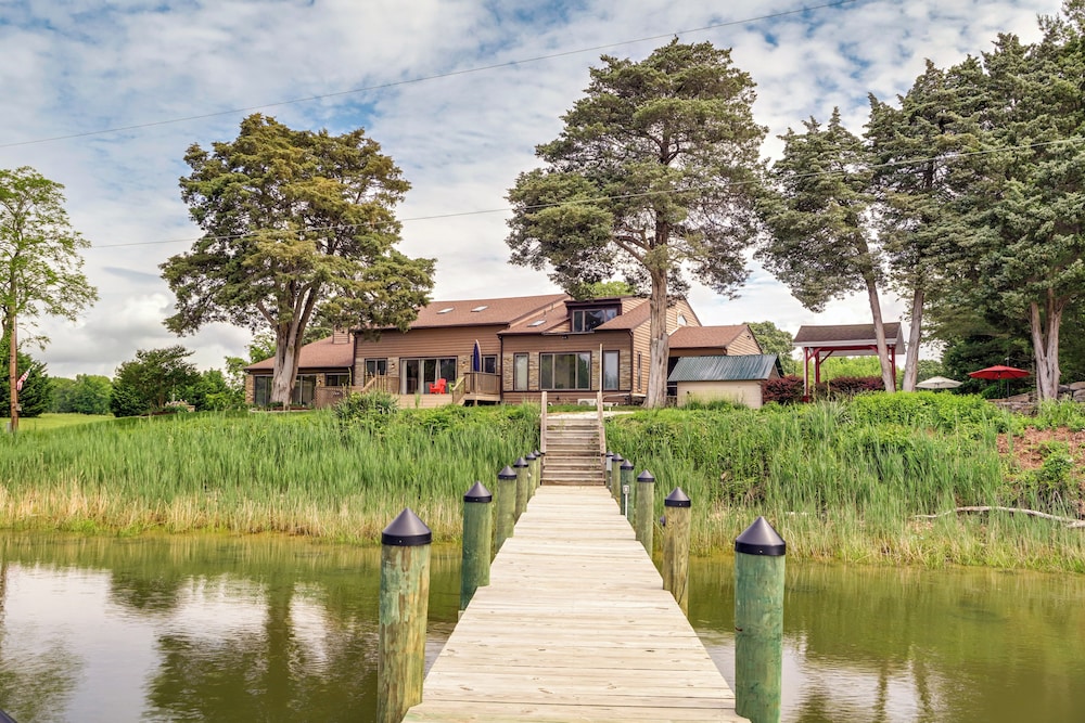 On-site Boat Dock: Queenstown Home w/ Pool & Yard!