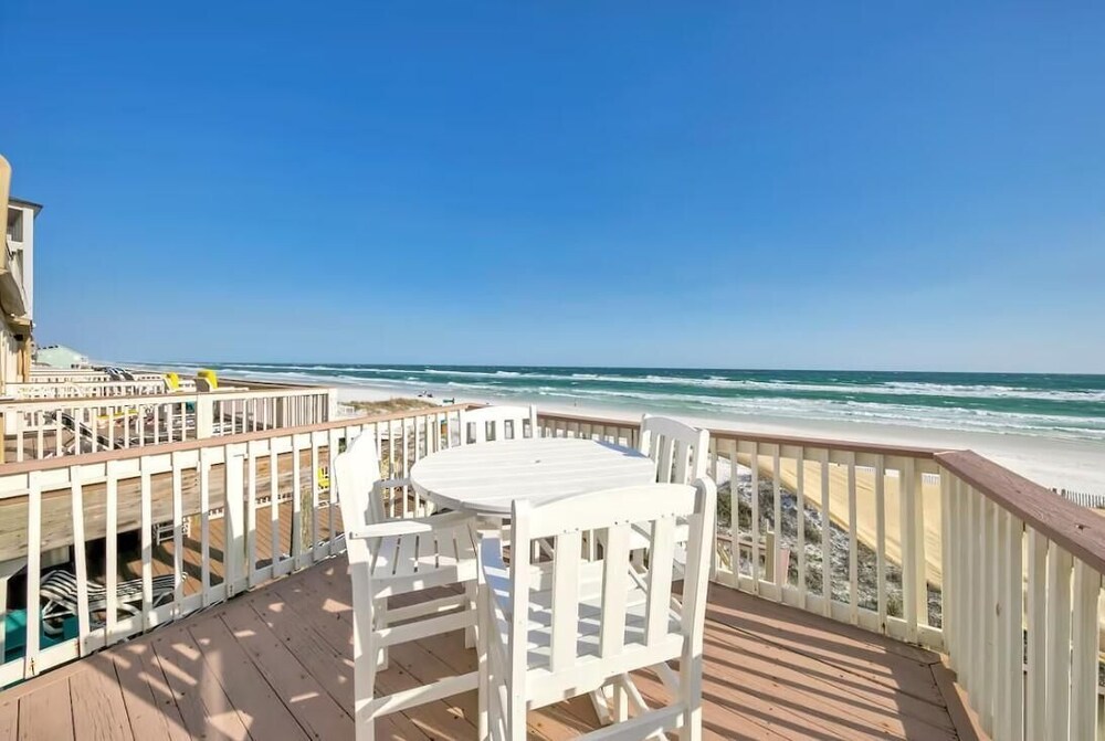 Green Reef #6- Beachfront Bliss