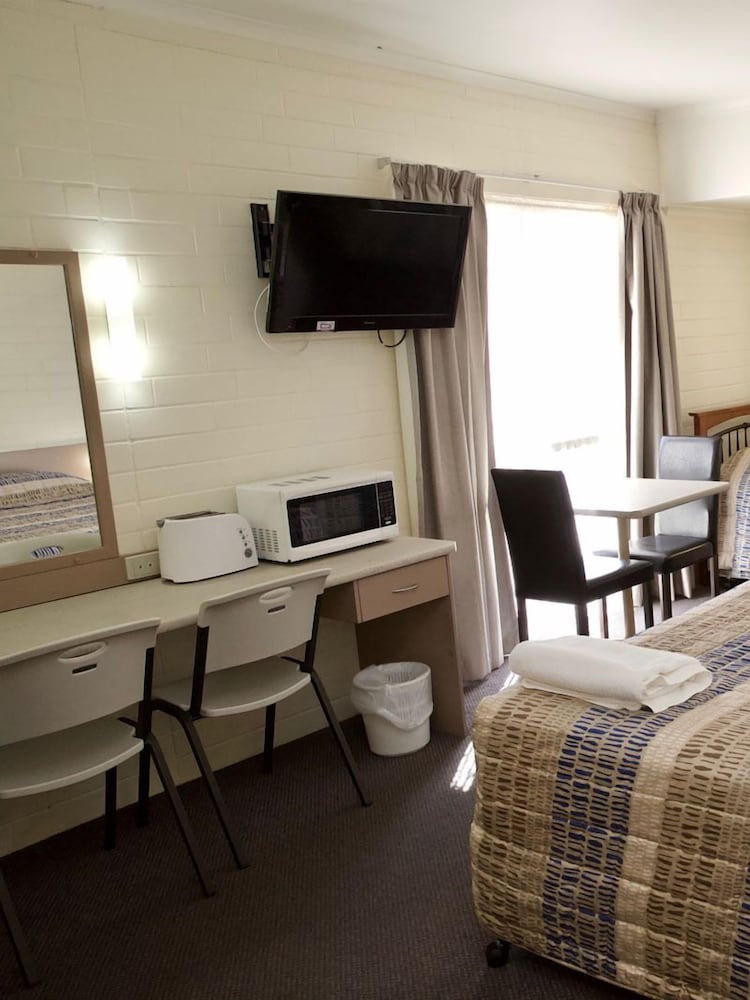 Pioneer Motel