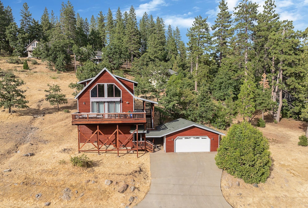 Prasad Retreat - Sunny Home W/ Deck & Air Hockey 3 Bedroom Home by Bear Valley Vacation Rentals