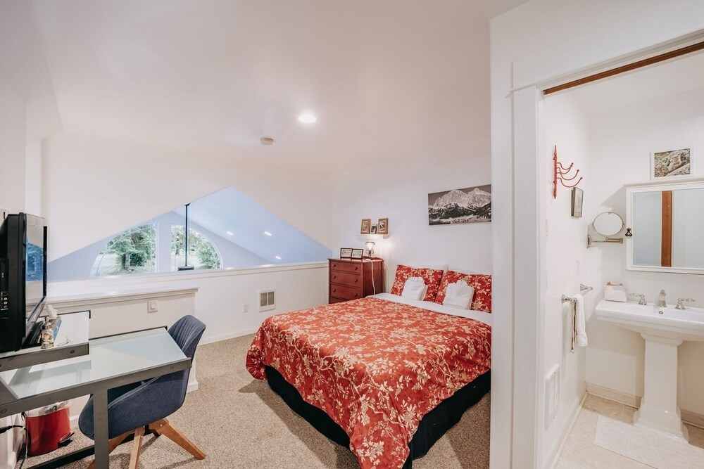01sl - Hot Tub - Pet Friendly - Bbq - Sleeps 8 3 Bedroom Home by RedAwning