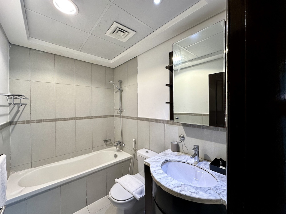 Lux BnB Travo Tower I Private Garden I Lake View