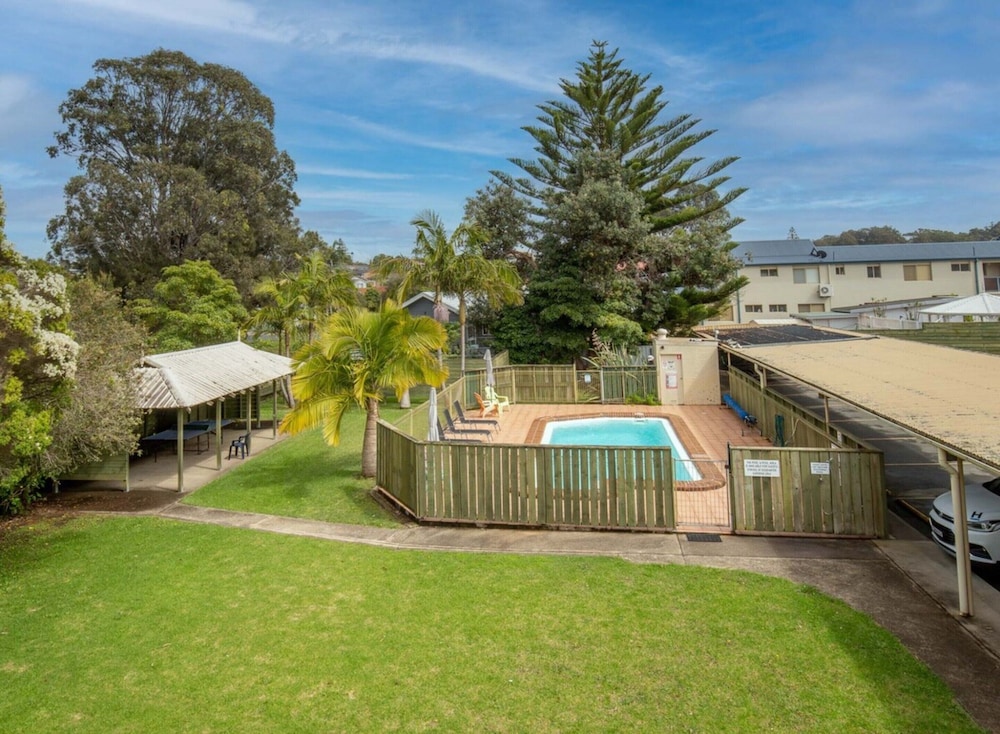 Seafront Getaway Studio, Great Location With Pool