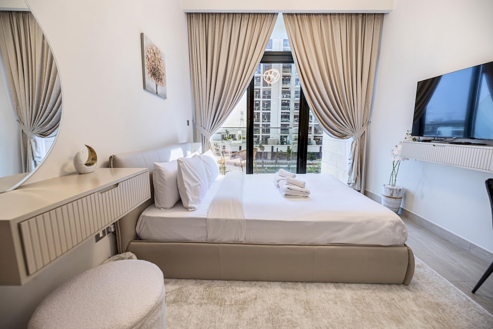 Elite LUX Holiday Homes - Upscale Studio in Azizi Riviera Prime Location Dubai