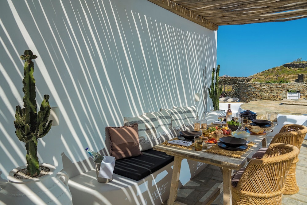Makarias Traditional Luxury Villas