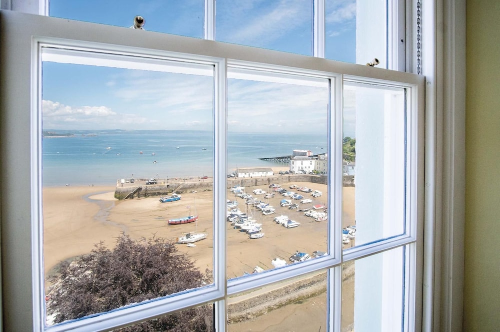 5 Belle Vue Court - 2 Bedroom Apartment - Tenby