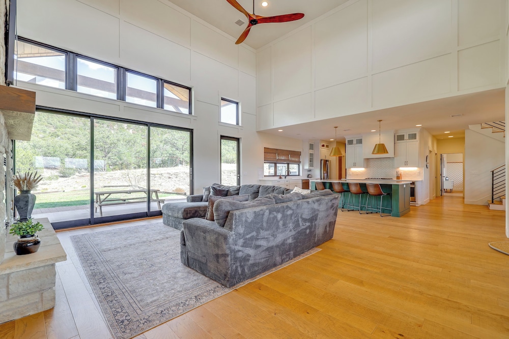 Nat'l Forest Access & Mtn Views: Family Eagar Home