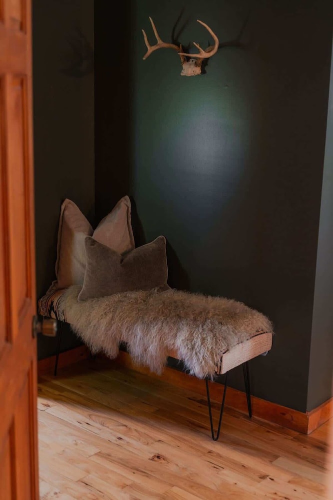 Cozy Cabin With Hot Tub - Near all in Hocking Hills
