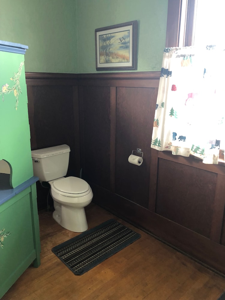 Hickory House Inn