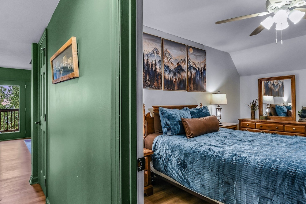 Smoky Mountain Bliss 2 Bedroom Cabin