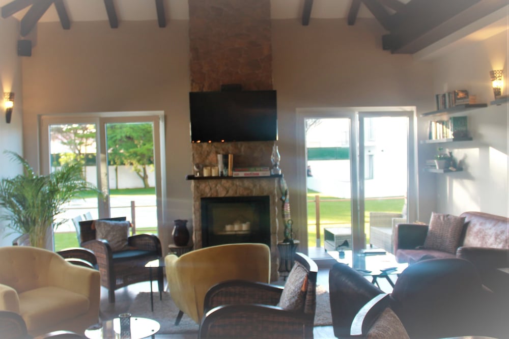 Silver Seahorse Garden Retreat