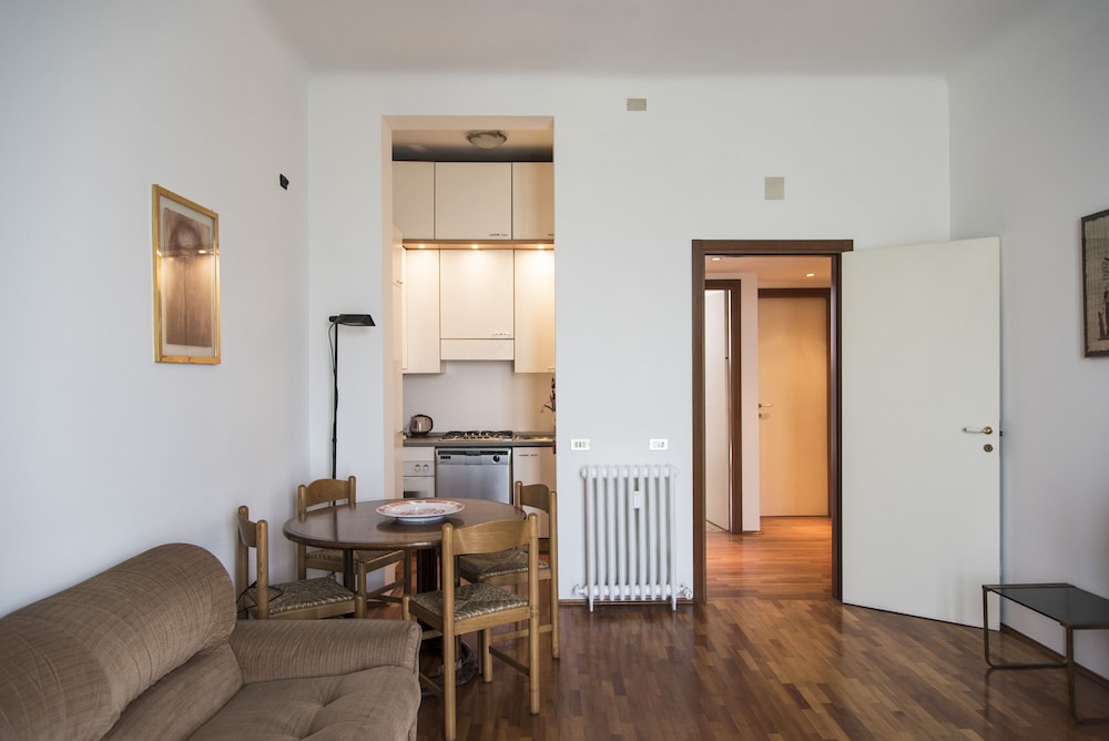 Bright & Cozy Flat near Navigli, Iulm, Tortona