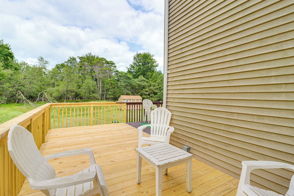 Family Retreat w/ 2 Game Rooms & Deck in Long Pond