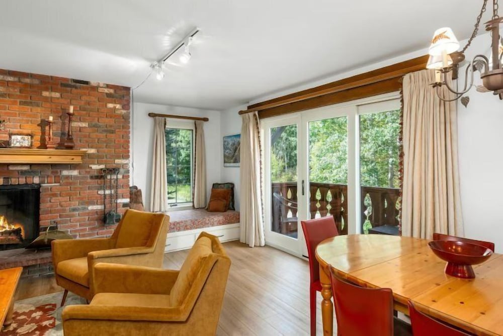 2 Bedroom Mountain Condo in Vail Village at Gondola One