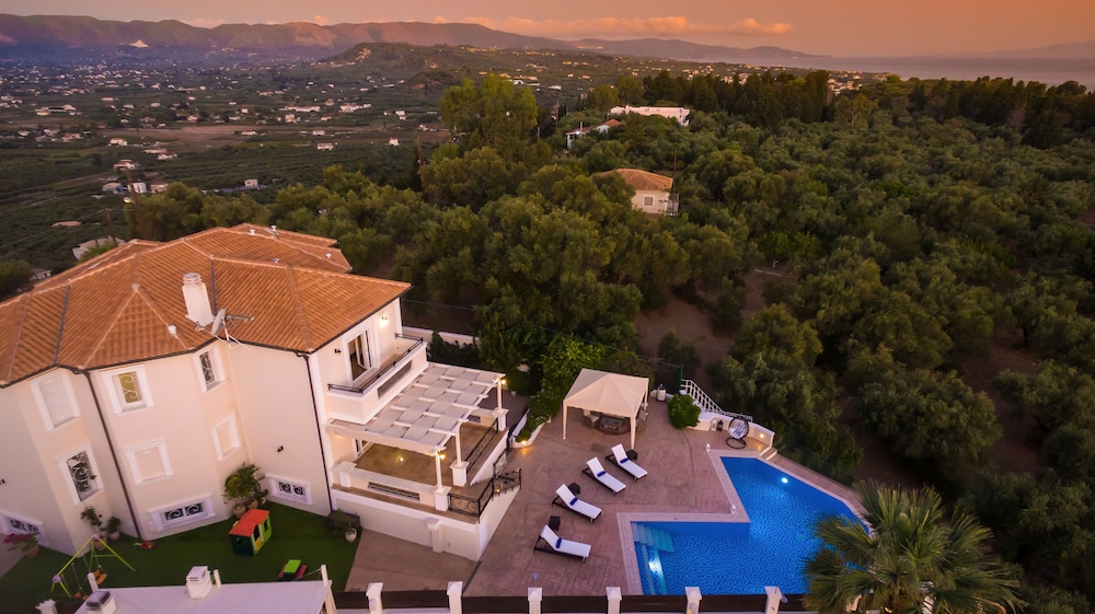 Frido Luxury Villa