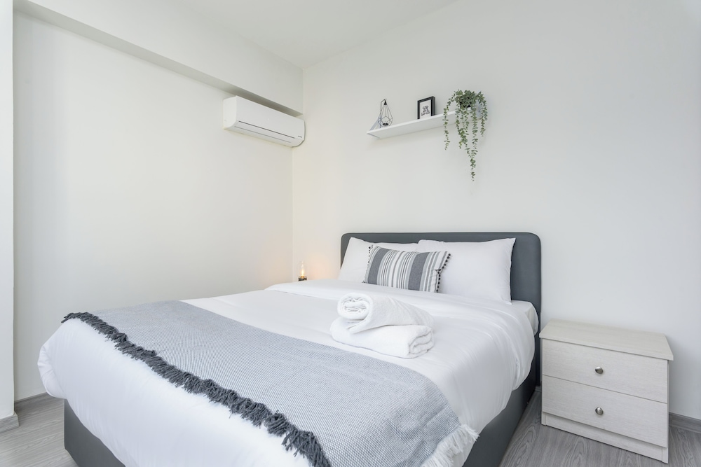 Amore 2-BR Apt By Finikoudes