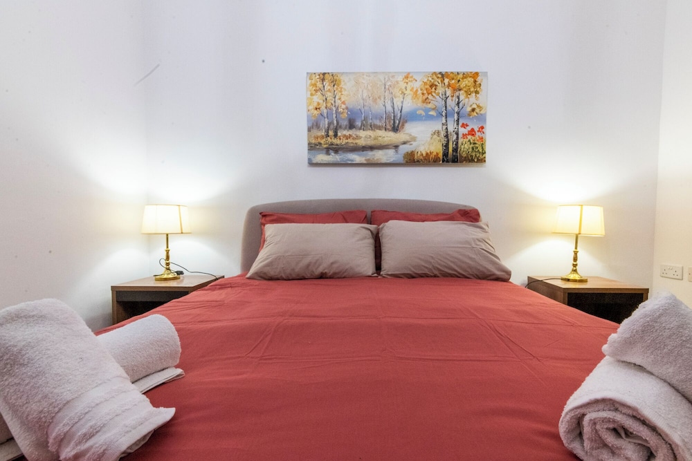 Cosy APT in Sliema- 2 mins walk from sea