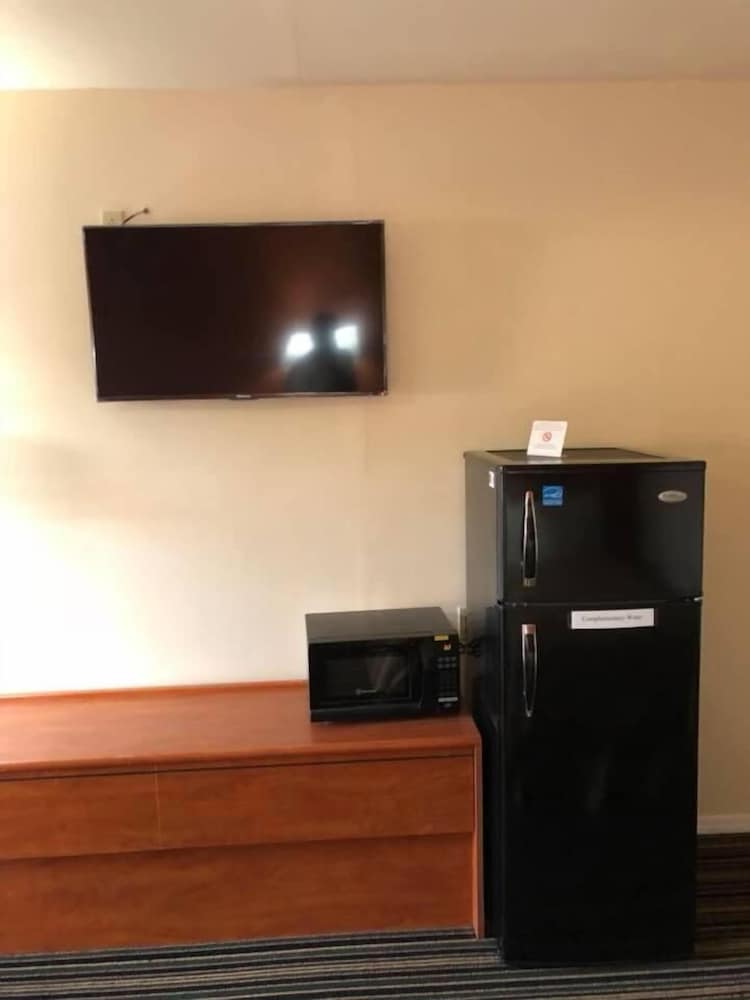 Scottish Inn & Suites