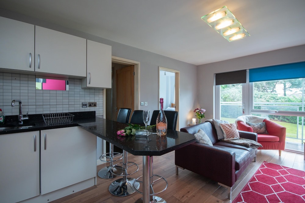 Fairwinds in Poole With 2 Bedrooms and 1 Bathrooms view 2