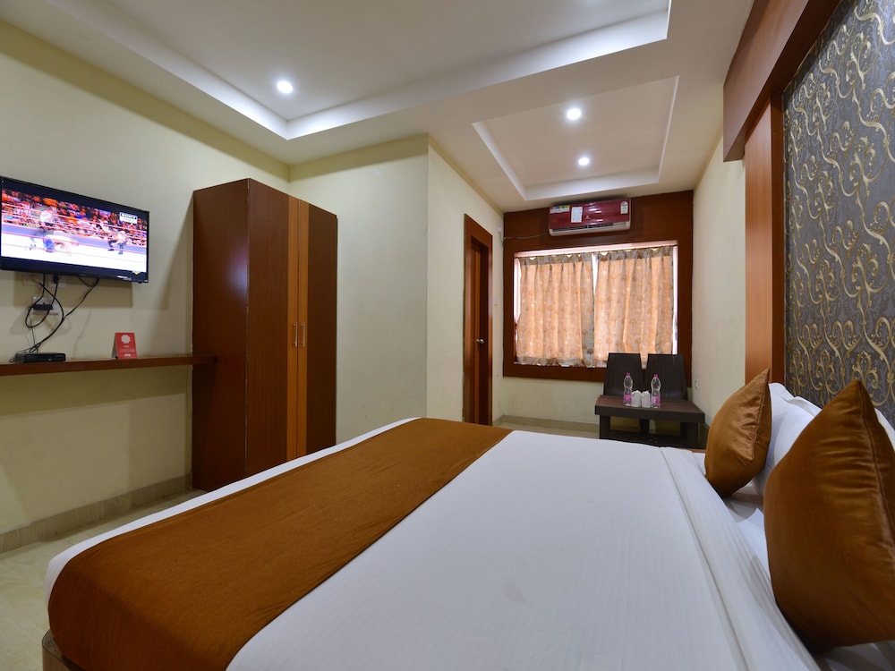 OYO 9048 Hotel Lucifer