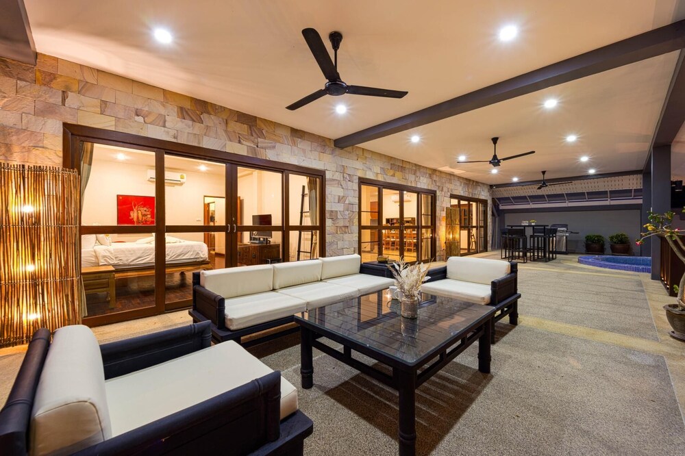 Lovely 3BR Villa in good Location CV3MA