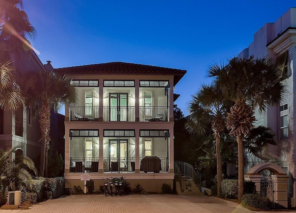 Casa di Tramonto 6 Bedroom Holiday Home by Five Star Properties
