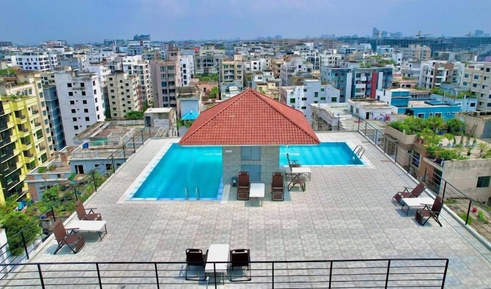 250 sqft 2 Studio Apt Pool and Sauna