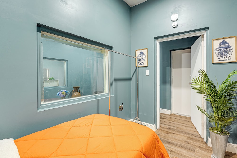 Peaceful Weekend Rendezvous! Odessa Apartment
