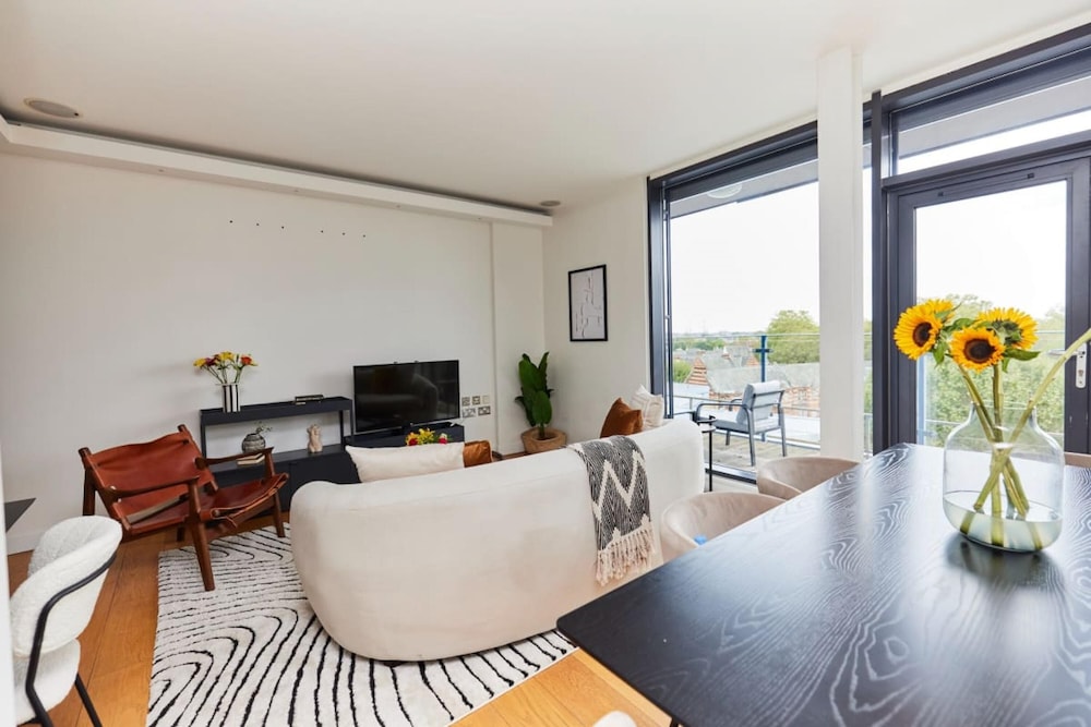 The Shoreditch Escape - Lovely 2bdr Flat With Balcony