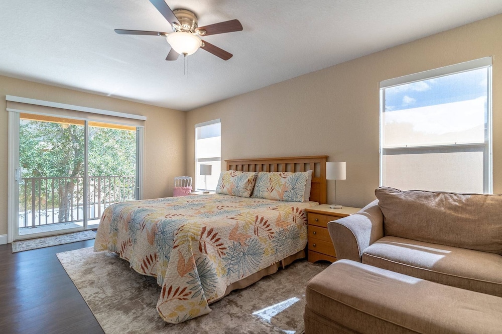 402 Regal Palms