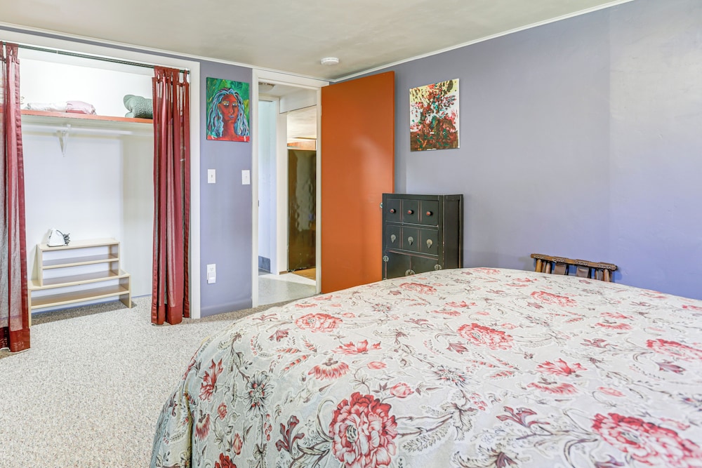 Walk to Main St: Carbondale Apt w/ Shared Patio