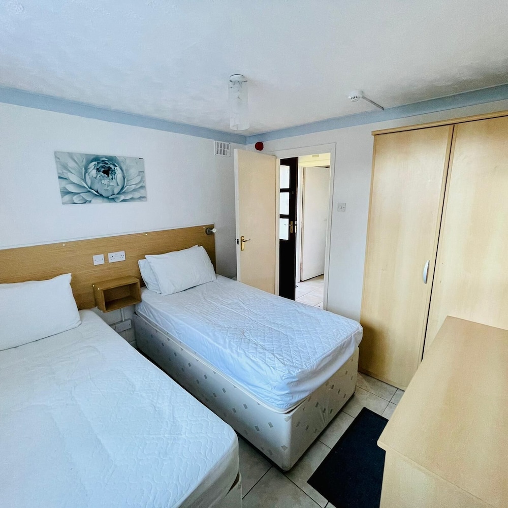 Lyndene Holiday Apartments