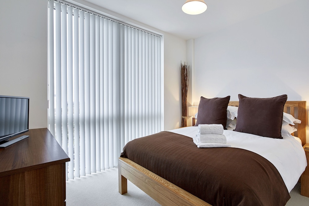 Basingstoke Vacations - Skyline Plaza by Viridian Apartments - Property Image 2