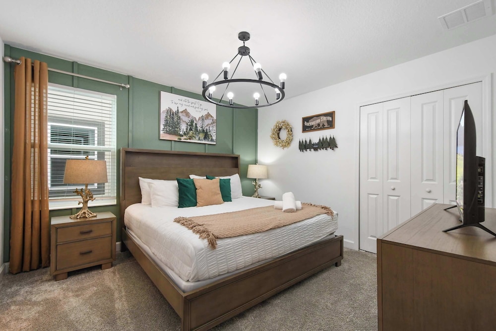 Luxury 10-bedroom Villa in Champions Gate Resort