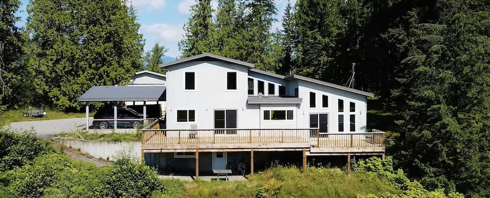Revelstoke Lakehouse by Revelstoke Vacations
