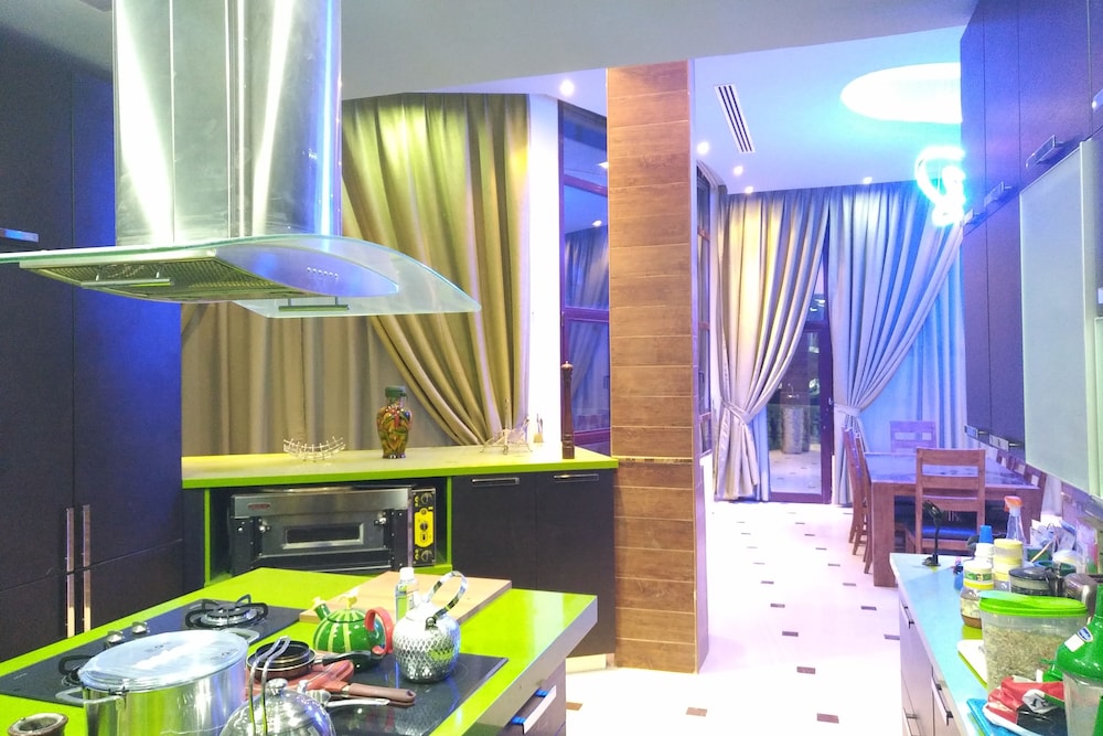 Emirates Hills Lake View Villa