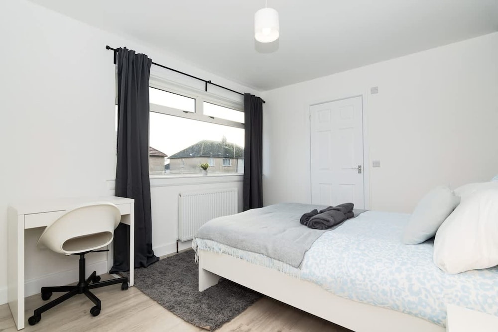 4 Bedrooms-2bath-free Parking