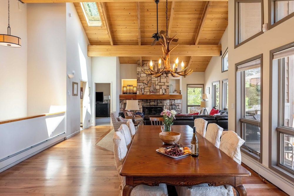 Crystal View by Avantstay Al Fresco Dining w/ View of Lake Tahoe + Crystal Bay