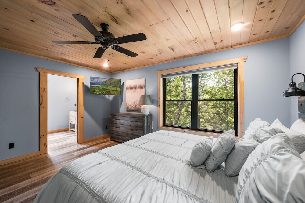 Haven 2 Bedroom Cabin by RedAwning view 5