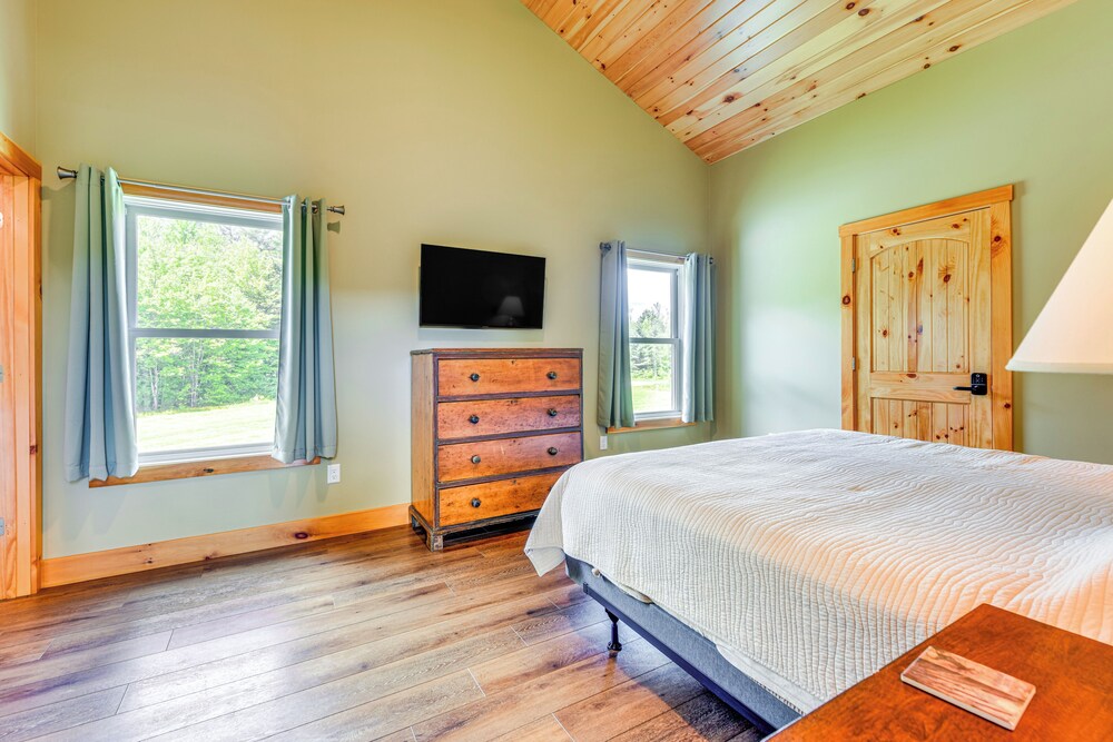 Mtn-view Home 6 Mi to Jay Peak Resort: Fish & Hike