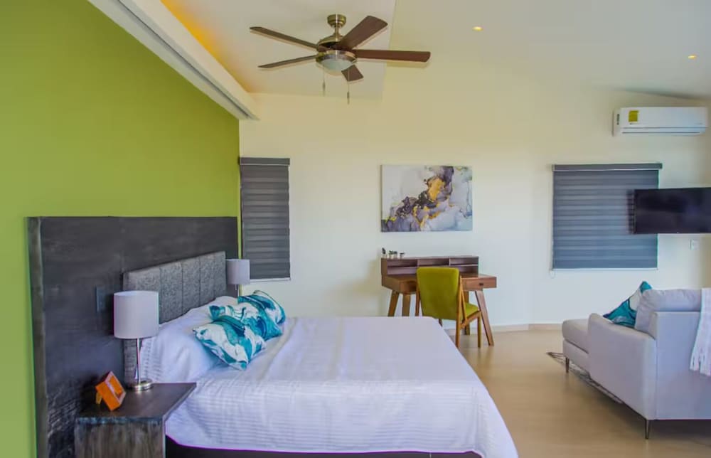 Luxury 4BR Villa with Pool
