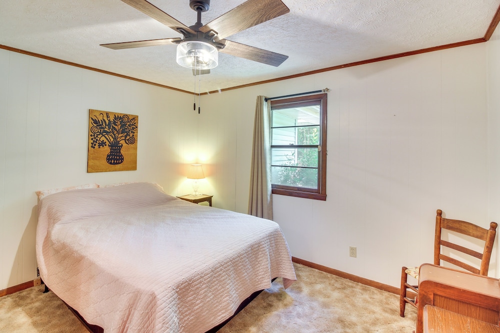 Family Home w/ Game Room! 1 Mi to Dale Hollow Lake