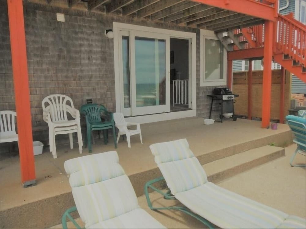 Sea Breeze - W007 Wonderful Beachfront Property For The Whole Family 2 Bedroom Home by RedAwning - Property Image 4