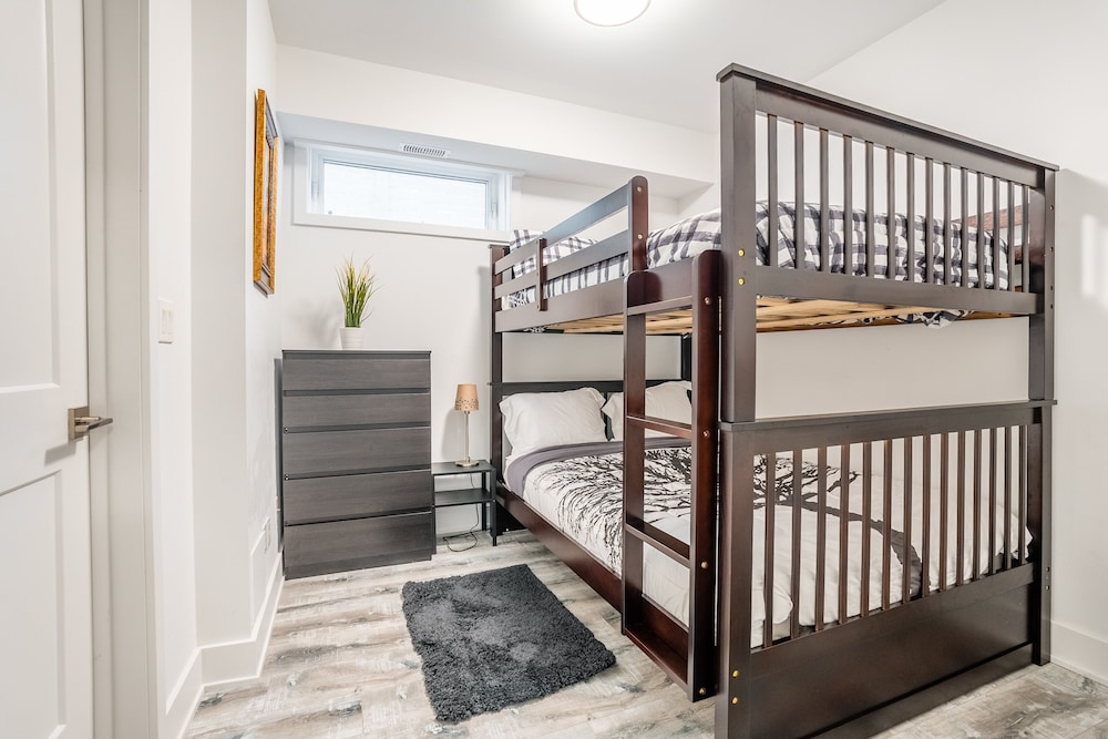 GLOBALSTAY. New Bsm Townhouse Niagara Falls view 5