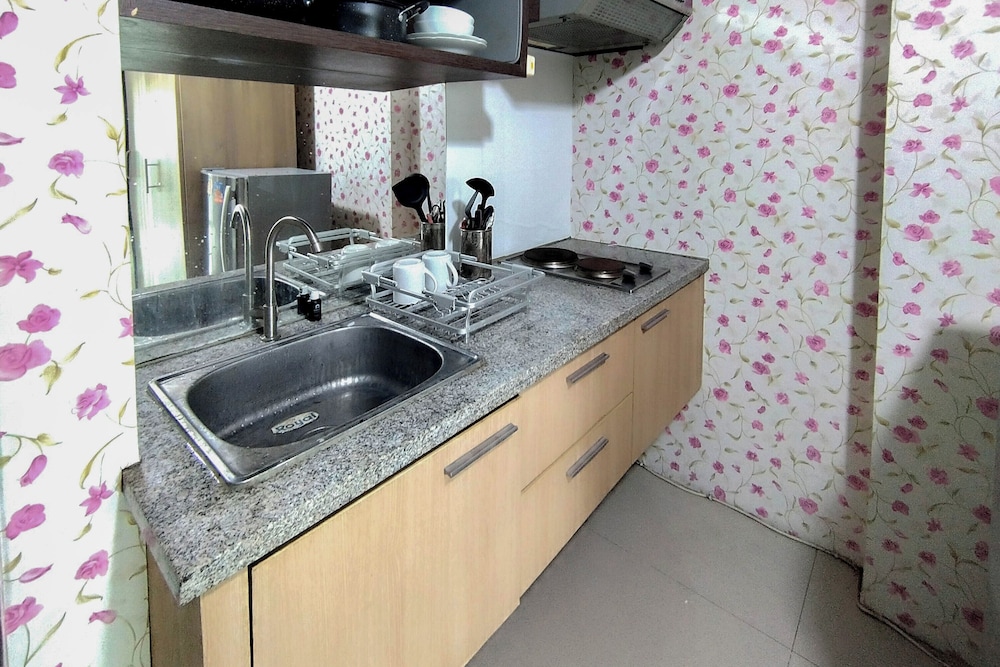 Comfy and Warm Studio at The Square Surabaya Apartment