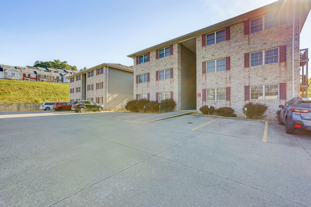 3 Mi to Wvu: Condo w/ Deck in Morgantown