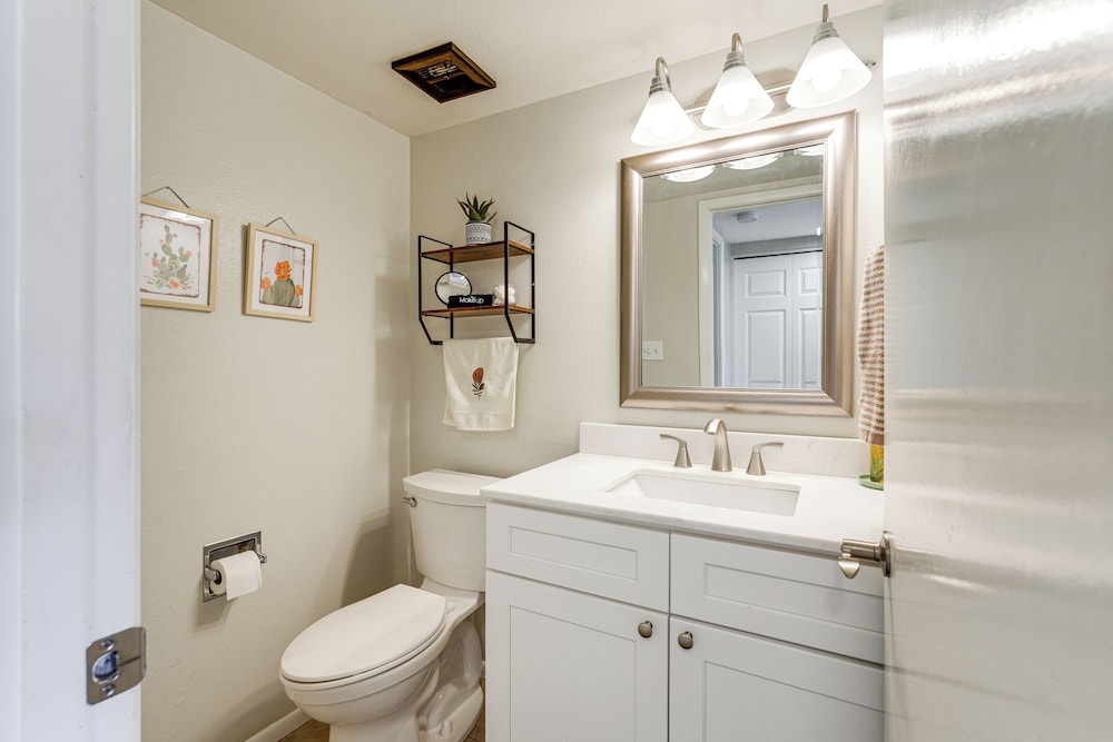 2 Mi to Old Town Scottsdale: Unit w/ Fenced Yard!